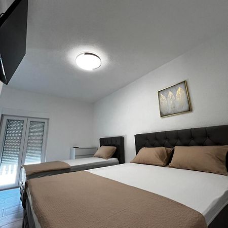 Twin Apartments Ivanica Exteriör bild
